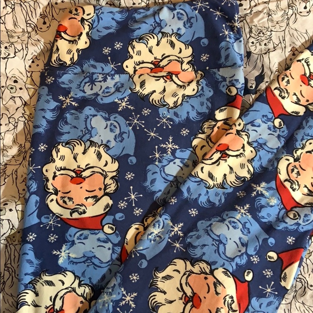 Tall and Curvy Lularoe Christmas Leggings